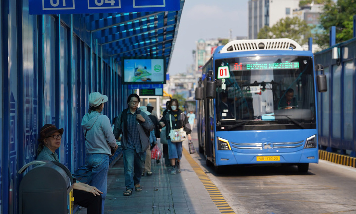 Miễn phí xe buýt cho người dân, TP.HCM sẽ thực hiện thế nào?