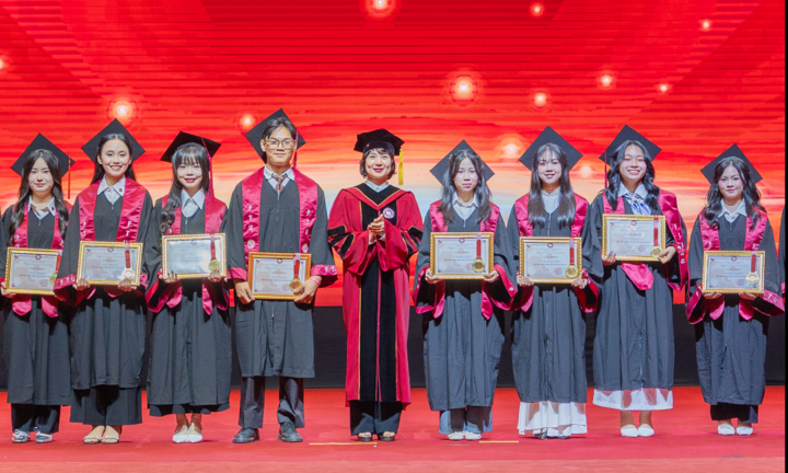 Hơn 1.260 sinh viên Đại học Ngoại thương tốt nghiệp, 30% đạt loại xuất sắc