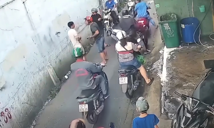 Xác minh vụ thanh niên hành hung người can ngăn sau va chạm giao thông