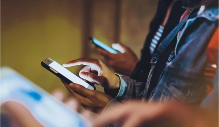 Nam sinh bị liệt nửa người dưới do cúi đầu xem điện thoại quá nhiều