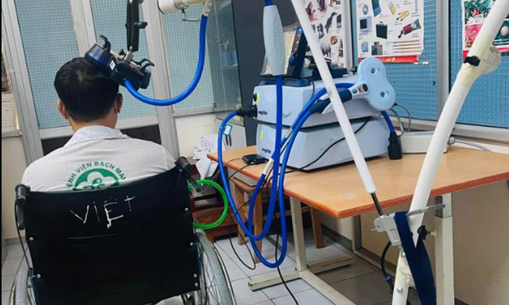 Tuổi 35 và cuộc chiến giành lại đôi chân sau đột quỵ