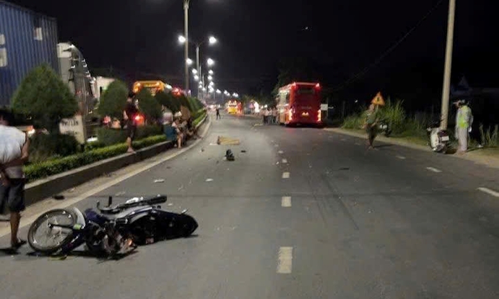 Đi xe máy ngược chiều trên quốc lộ, một người bị xe khách tông tử vong ở Đắk Lắk