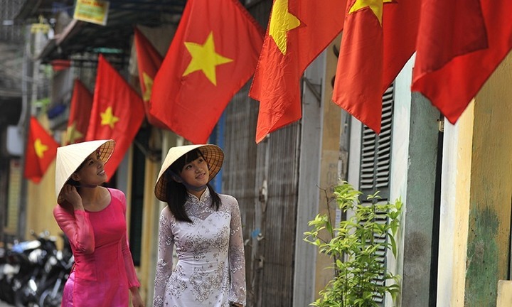 Lấy ý kiến trên mạng xã hội để xem xét hoán đổi lịch nghỉ lễ dịp 30/4 và 1/5