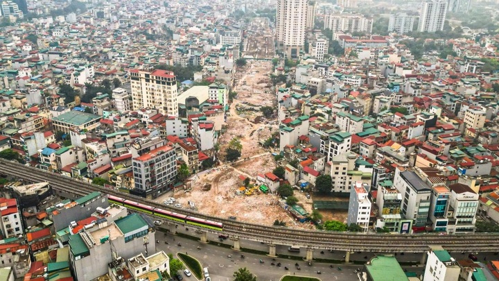 Công trường Vành đai 2,5 qua Cầu Giấy rầm rộ thi công sau khi gỡ vướng mặt bằng