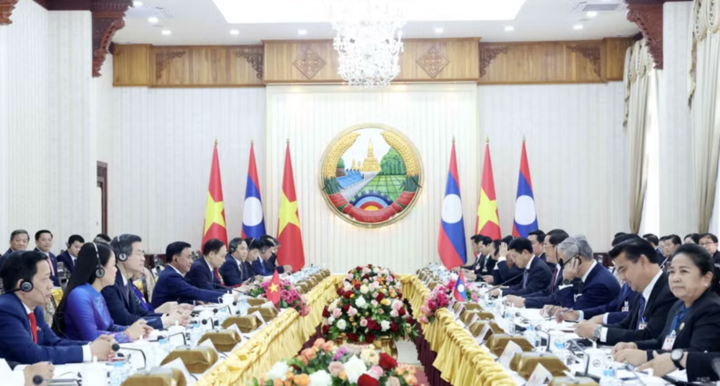 Việt Nam luôn coi trọng và dành ưu tiên hàng đầu mối quan hệ đặc biệt với Lào