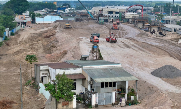 5 hộ dân chưa di dời, nút giao cao tốc Bến Lức-Long Thành nguy cơ chậm tiến độ
