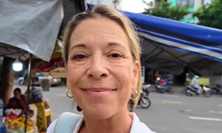 Chuẩn bị sẵn hàng nghìn USD, du khách Mỹ sốc khi khám mắt ở Đà Nẵng chỉ 45.000 đồng