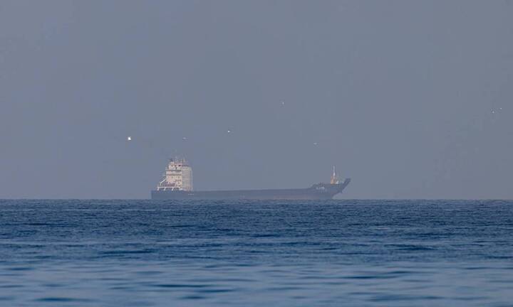 Iran giới hạn số tàu qua eo biển Hormuz mỗi ngày