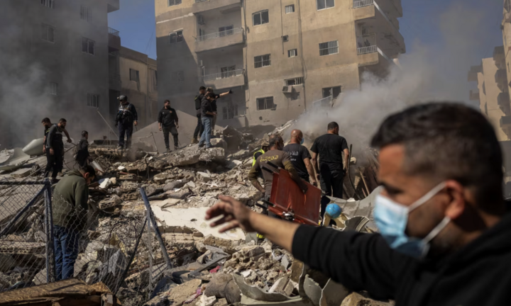 Lebanon tan hoang sau đòn không kích của Israel khiến gần 200 người chết