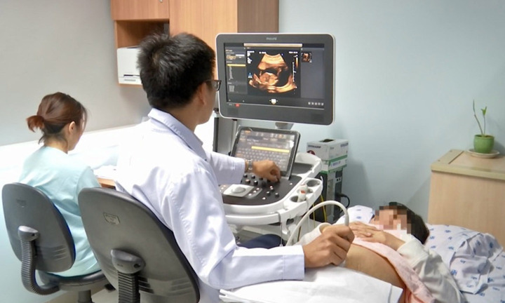 Đi khám u ngực gặp bác sĩ nam, cô gái bị người yêu bỏ vì 'để người lạ chạm vào'