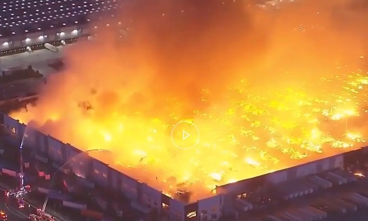 Bất mãn lương không đủ sống, nhân viên phóng hỏa thiêu rụi kho hàng của công ty