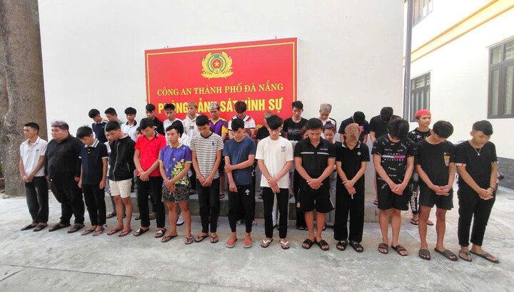 Mang dao, xịt hơi cay rượt đuổi giữa phố Đà Nẵng, 10 thanh thiếu niên bị khởi tố