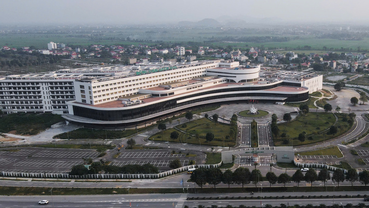 'Cửa đóng then cài' tại BV Bạch Mai và Việt Đức cơ sở 2 sau 4 tháng khánh thành