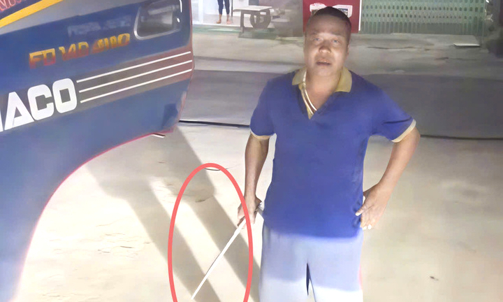 Tài xế xe tải BKS 98C-247.56 cầm dao chặn đầu xe, dọa chém người