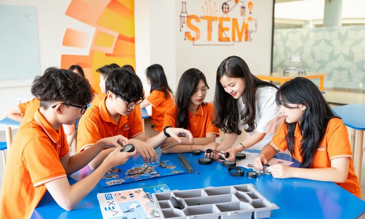 Trường học 'hô biến' cỗ máy làm hộ ChatGPT thành trợ lý học tập 