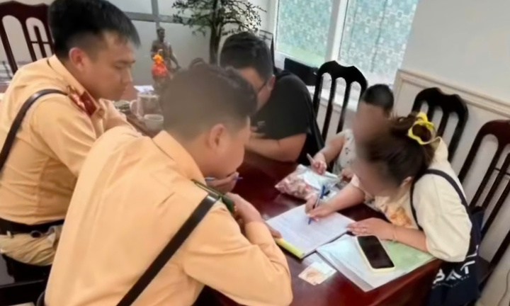 Đi ngược chiều, nữ tài xế bị phạt 20 triệu đồng