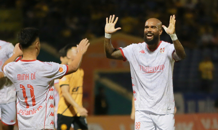 Đồng đội cũ của Ronaldinho mê ẩm thực Việt Nam, bất ngờ về thịt chó