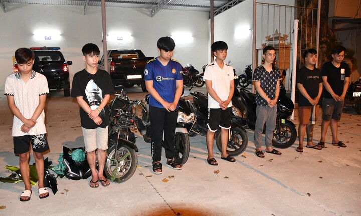 Nhóm thanh thiếu niên cầm hung khí rượt đánh, cướp xe giữa phố Đà Nẵng