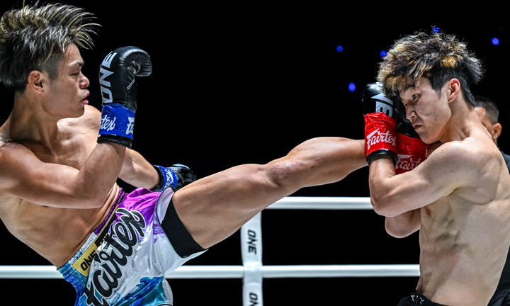 Đối thủ sao chép đòn đánh, võ sĩ Trung Quốc bất ngờ ngã gục