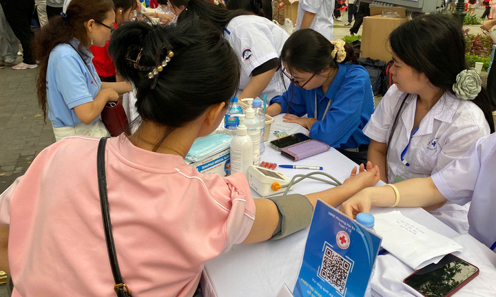 Người phụ nữ 'gầy như que củi' vẫn mắc bệnh gan nhiễm mỡ