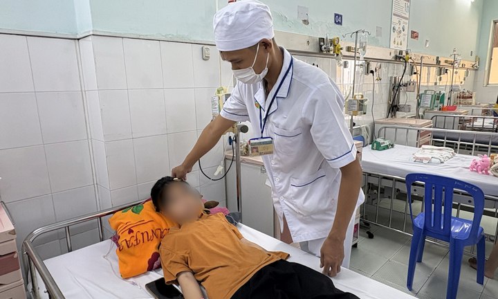 Nắng nóng kéo dài, trẻ mắc bệnh về đường tiêu hóa gia tăng