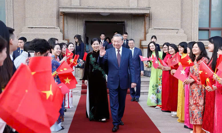 Tổng Bí thư, Chủ tịch nước Tô Lâm gặp gỡ cộng đồng người Việt Nam tại Trung Quốc