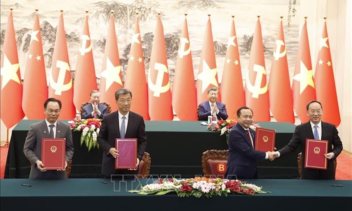 Lễ ký kết một số văn kiện hợp tác tiêu biểu giữa Việt Nam - Trung Quốc