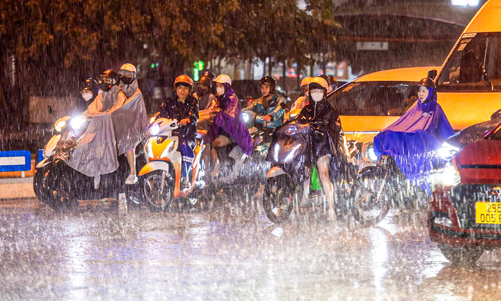 Miền Bắc và Thanh Hoá chuyển mưa dông từ đêm mai