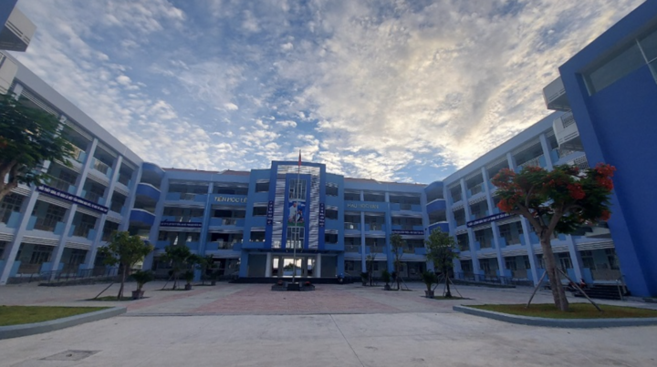 Đình chỉ cô giáo phạt 5 học sinh tự chích kim tiêm vào tay