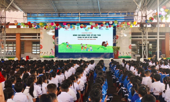 Mondelez Kinh Đô khởi động chương trình 'Nâng cao nhận thức về rác thải'