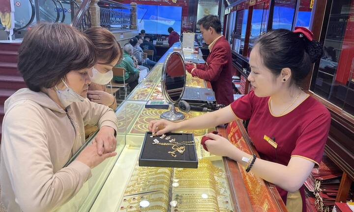 Giá vàng hôm nay 16/4: Quay đầu đi xuống