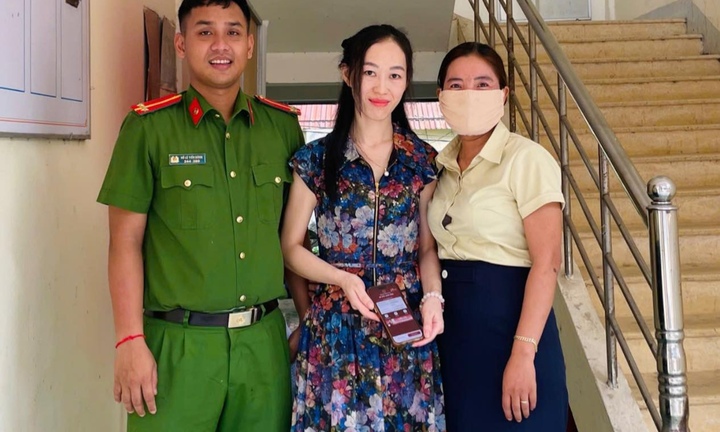 Khách mua thuốc chuyển nhầm 90 triệu đồng, chủ quầy nhờ công an hỗ trợ trả lại