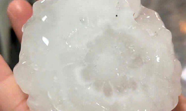 Nguyên nhân mưa đá trút xuống Lào Cai khiến 4 người bị thương, loạt nhà hư hỏng