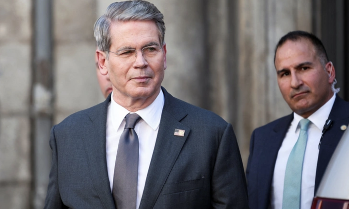 Mỹ cảnh báo trừng phạt các nước mua dầu của Iran