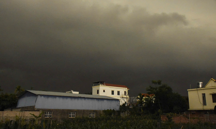 Mây đen bao trùm, miền Bắc hứng mưa dông diện rộng