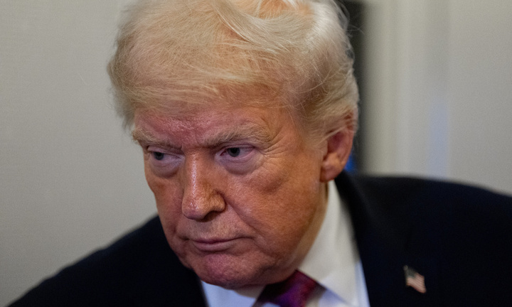 Ông Trump úp mở 'tin tốt' về Iran, doạ không kích nếu đàm phán thất bại