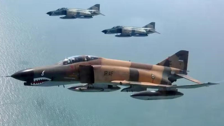 Chiến đấu cơ Iran tái xuất đầy ngạo nghễ trên bầu trời