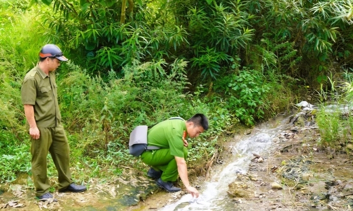 Cục Cảnh sát môi trường vào cuộc vụ nước giếng khoan đổi màu tím ở Thanh Hóa