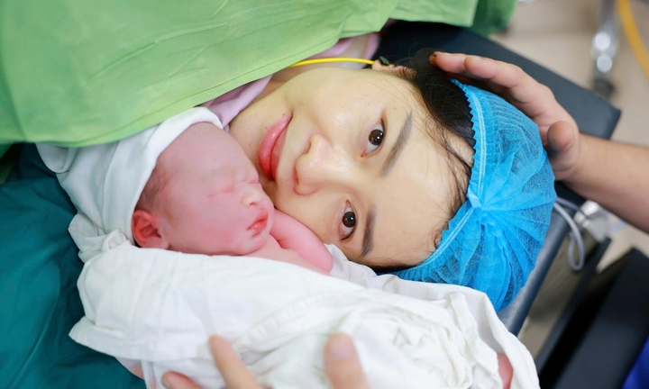 Cuộc đấu trí nghẹt thở tạo nên kỳ tích cứu bé trai chào đời sau chị gái song sinh 13 tuần