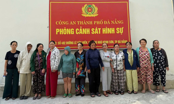 Triệt phá sới bạc núp bóng nhà thuê, bắt 'nữ quái' cầm đầu