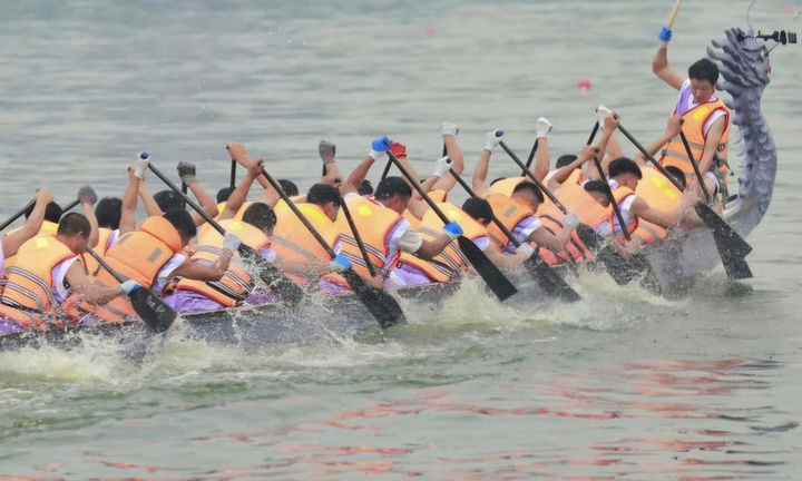 Mãn nhãn màn tranh tài bơi chải ở Lễ hội Đền Hùng