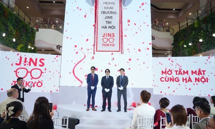 Hãng kính mắt Nhật JINS mở cửa hàng đầu tiên ở Hà Nội