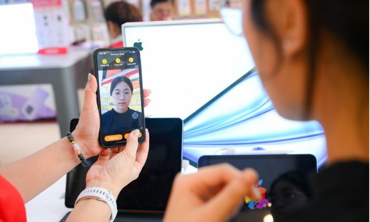 Nhà mạng làm việc xuyên lễ phục vụ khách hàng xác thực thông tin thuê bao