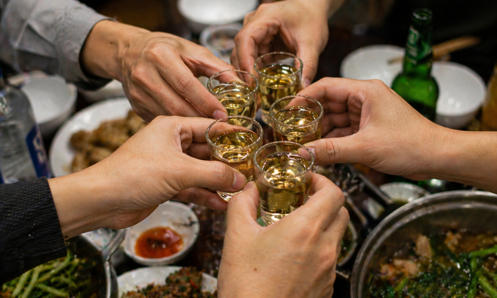 Bỏ qua cảnh báo khi uống rượu bia thường xuyên, nhiều người mắc viêm gan nặng