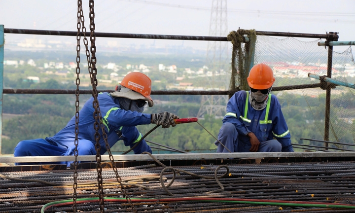 Công trường TP Đồng Nai thi công xuyên lễ 30/4, tăng tốc loạt dự án trọng điểm