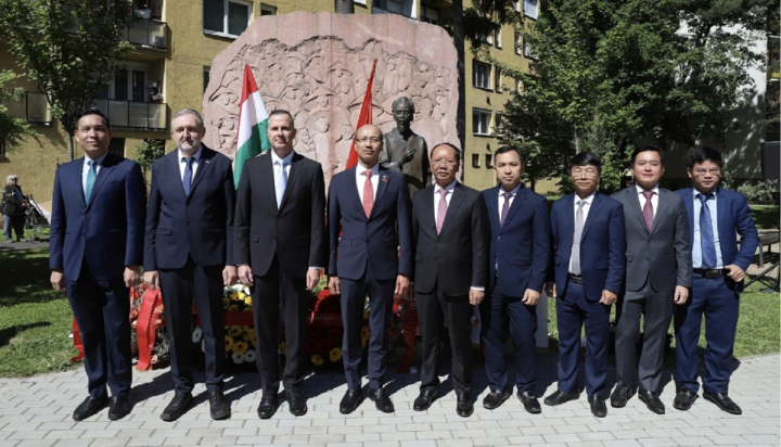 Kỷ niệm 136 năm Ngày sinh Chủ tịch Hồ Chí Minh tại Hungary