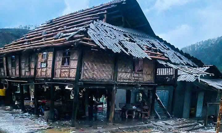 Dông lốc, mưa đá ở miền Bắc làm 5 người bị thương, 350 nhà tốc mái