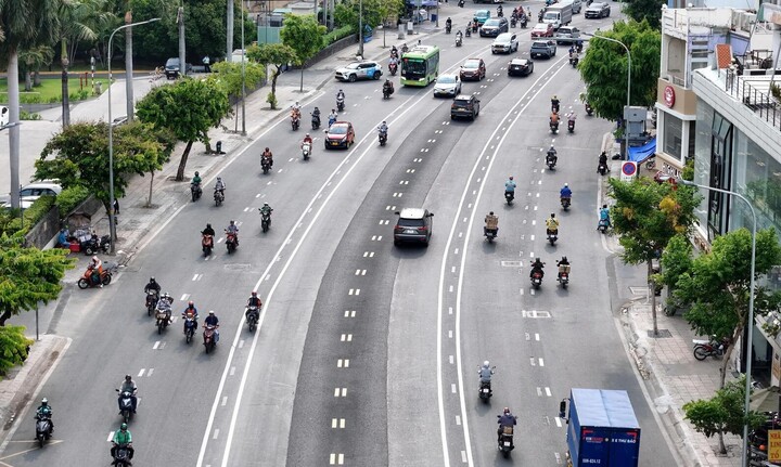 'Điểm đen' ùn tắc thông thoáng sau dỡ dải phân cách, tổ chức làn đảo chiều