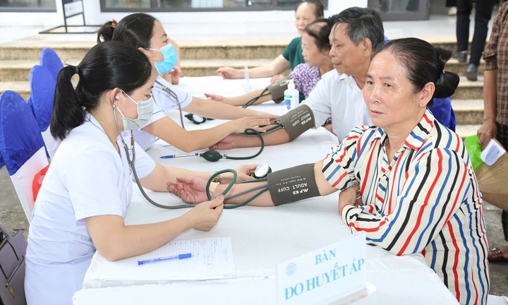 Thủ tướng: Phấn đấu hết năm 2026, toàn dân được khám sức khỏe định kỳ miễn phí