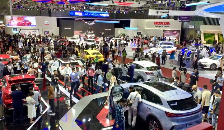 Không có Vietnam Motor Show 2026, cuộc đua hãng xe chuyển sang 'sân khấu' riêng?